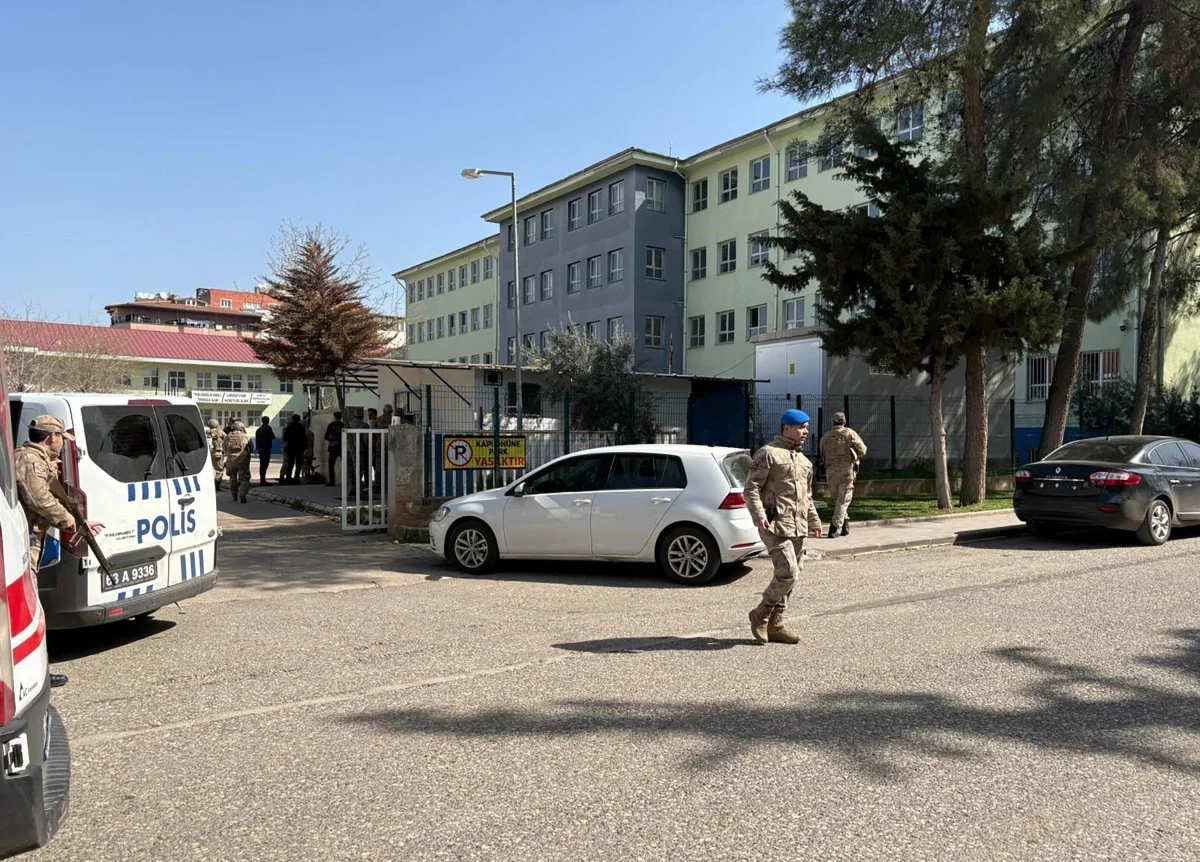 Türkiye'de okulda silahla ateş açan öğrenci 8 kişiyi yaraladı