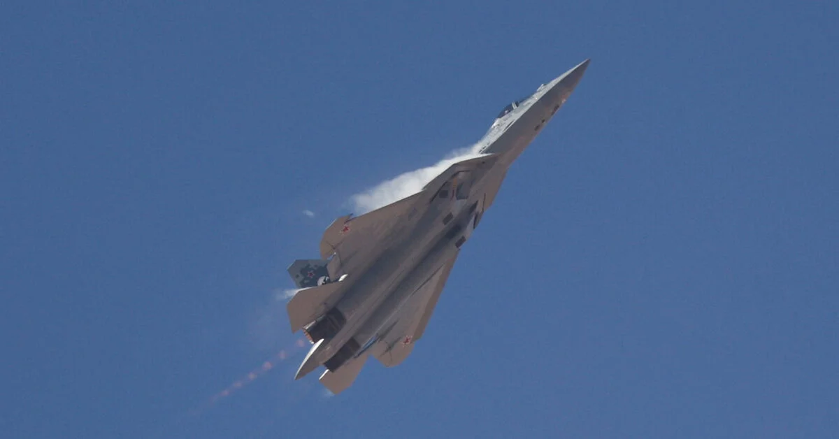 Rusya, Mısır'da Su-57 Avcı Uçağı Sergisi'nde Drone Benzeri Füzeleri Tanıttı