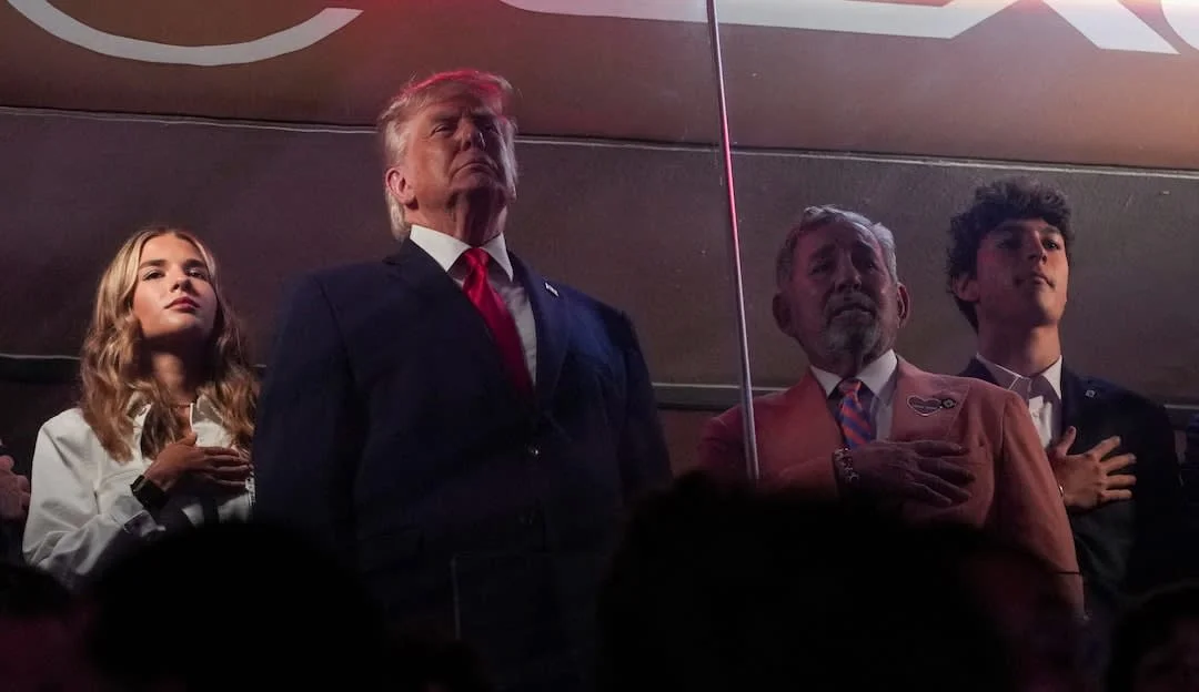 Trump İran'ı Apache Helikopteri İnkılabına Sorumlu Tutuyor