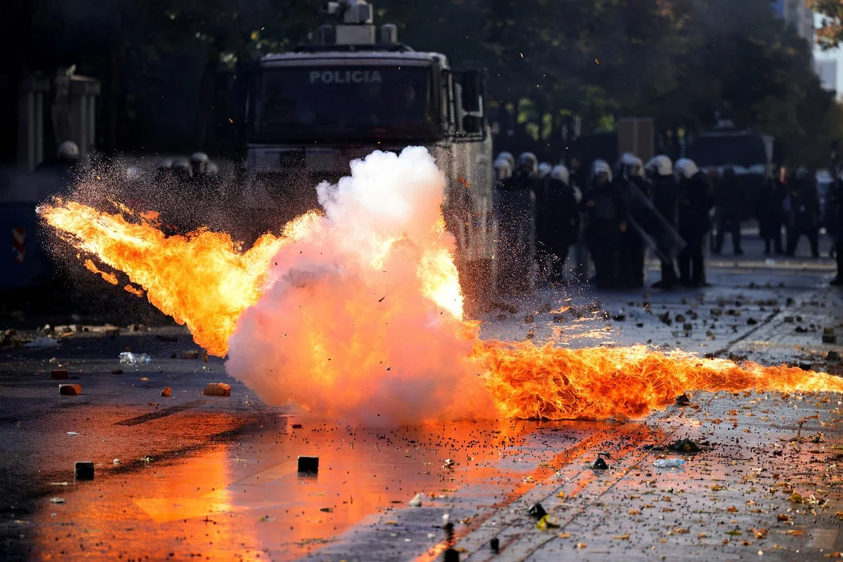 Protestolar, Arnavutluk'un AB'ye katılmasına tehdit oluşturuyor