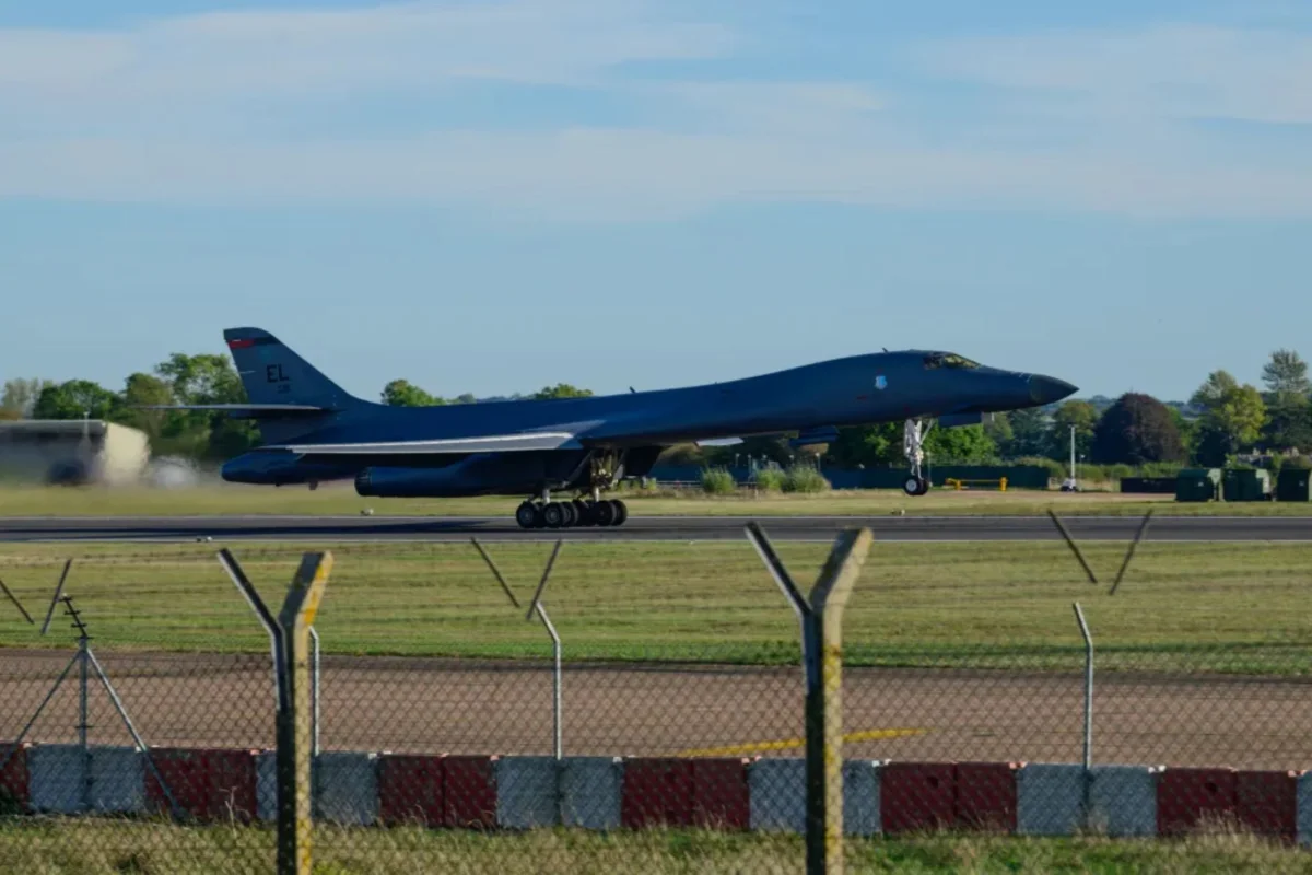 ABD, UK'daki hava tabanından B-1 bombacıları çekti