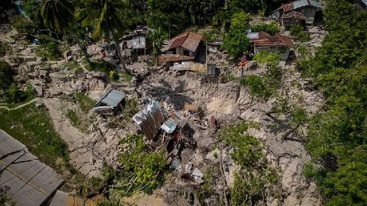 Filipinler'deki Deprem Deniz Yüzeyini Yükseltti