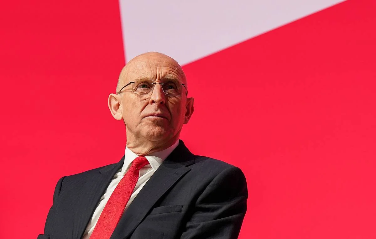 İngiltere Savunma Bakanı John Healey İstifa Etti