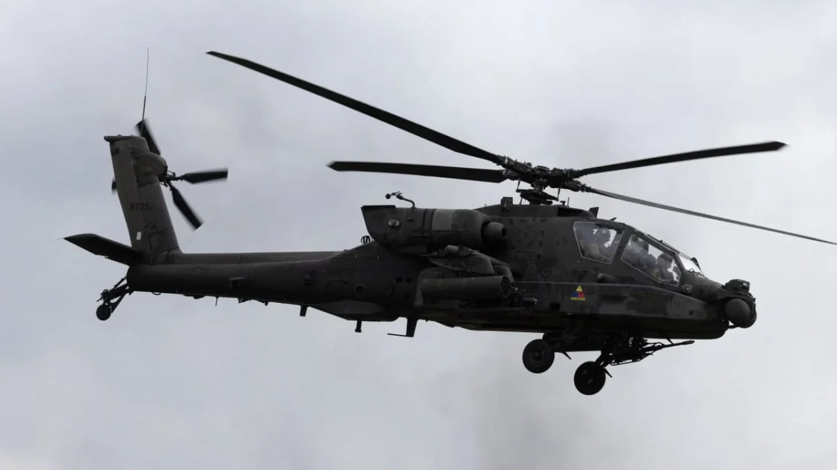 Amerikalı Apache Helikopteri Hormuz Boğazı'nda İhmal Edildi