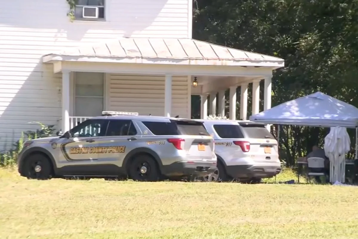 Kuzey Carolina'da evde dört kişinin silahla öldürülmesi olayında polisin müdahalesi