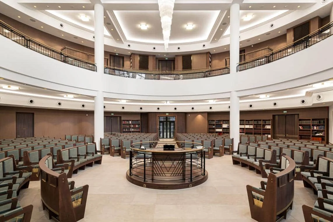 Pariste Yahudi Camii'sinda Torah kutsal metinleri çalintilarina hedef gösterilen soykırım saldırısı