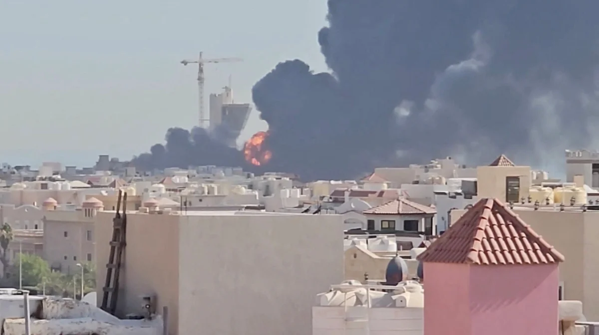 Oman'da gemi projile vuruldu, Irak ve Kuvayt'ta patlamalar duyuldu