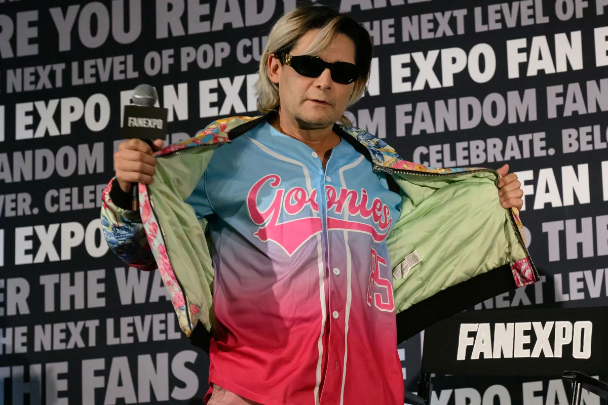 Corey Feldman Uçuş Sırasında Tıbbi Acil Durum Geçirdi