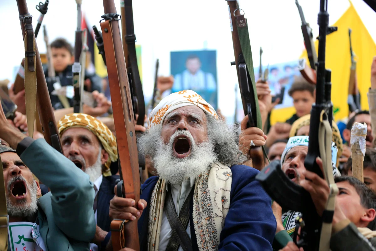 Houthi'ler Suudi Harp Gemisine Saldirdi