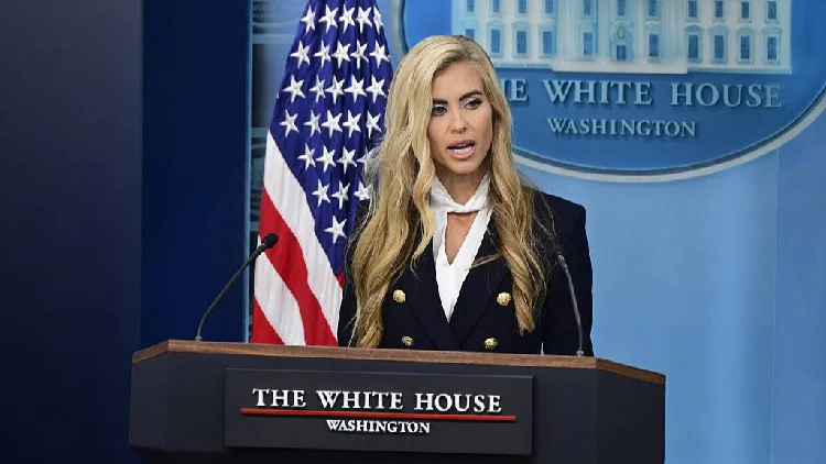 Trump'in Basın Sekreteri 5 Gun Sonra Ayni Gun Istenir