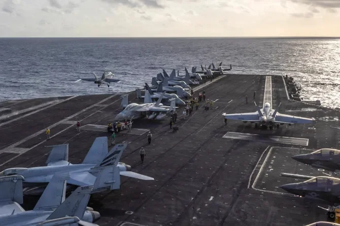 ABD Savunma Bakanı USS Abraham Lincoln'e ziyaret yaptı: "Zor bir görevdi"