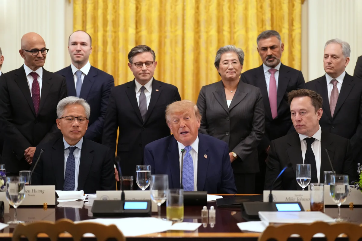 Trump'ın Teknoloji Liderleriyle İmzaladığı AI Kendini Düzenleme Taahhüdü Açıklandı