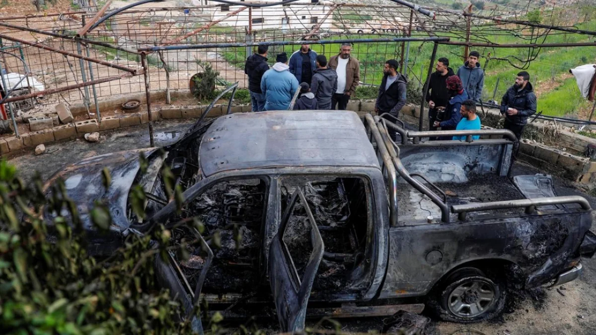 Batı Şeria'da İsrailli Yerleşimciler Filistinli Araçlarını Ateşe Verdi