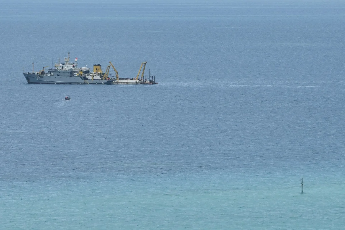 Çin kıyı gardes filosu, Filipinler'in deniz gemisini Güney Çin Denizi'nde çarptı